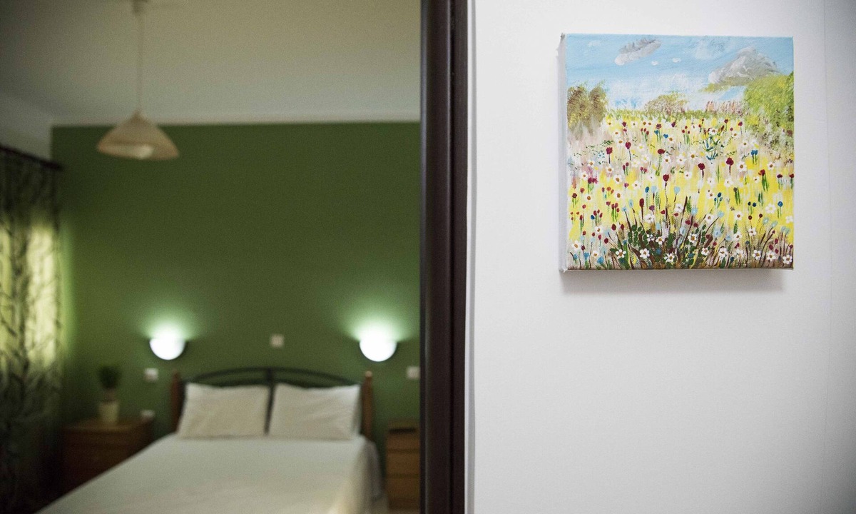 Ampelokipoi Apartment | Two Roses: the Olive House