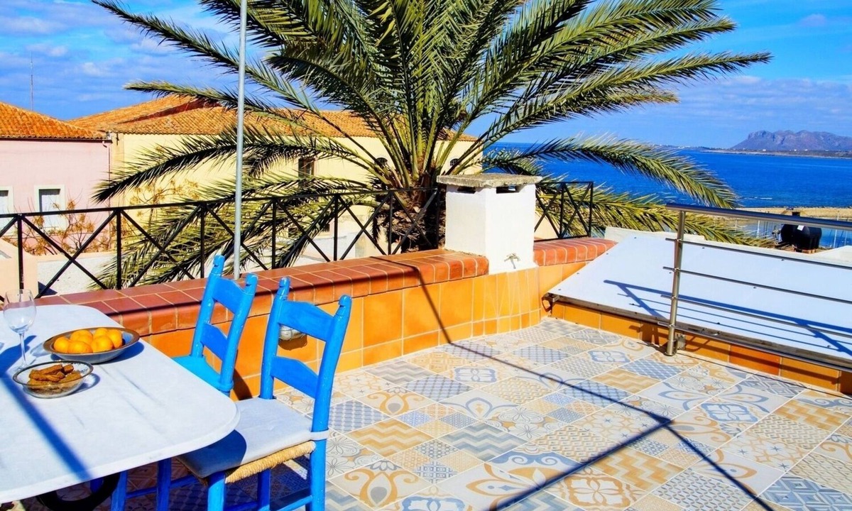 Old Town House | Venetian house overlooking the Venetian harbour and the city of Chania