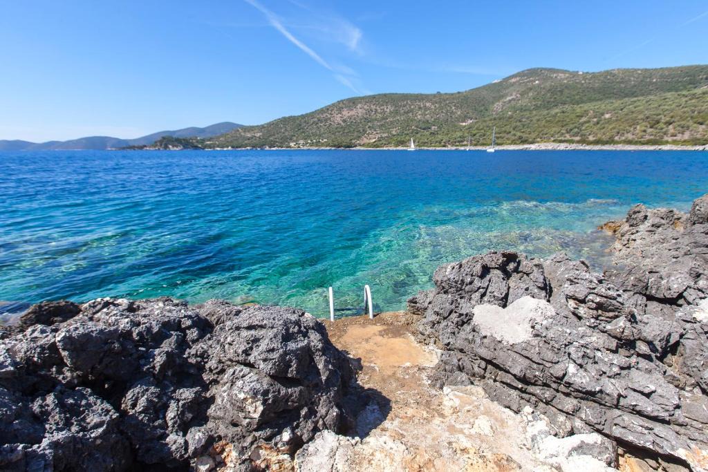 Evgiros Villa | Villa Alma Lefkada- Sea front Villa