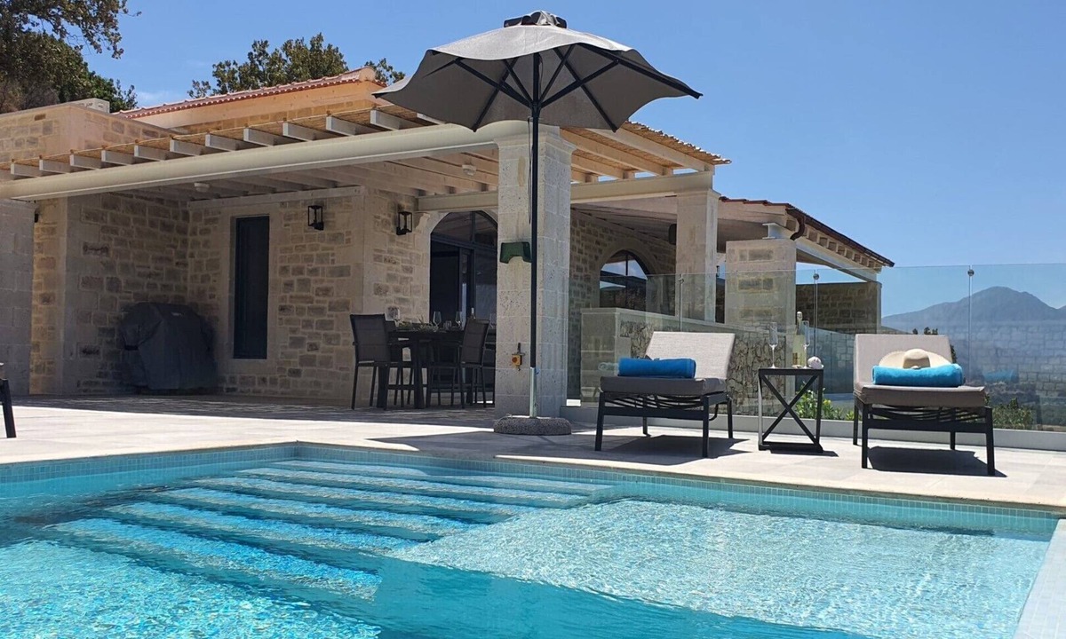 Monopari Villa | Villa Aphrodite, beautiful views, heated infinity pool, privacy!