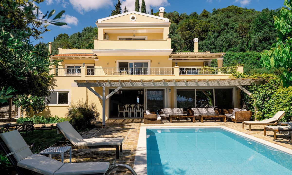Gazatika Villa | Villa Fioraki, 5 bdrooms, 356 sqm with private pool and complete privacy