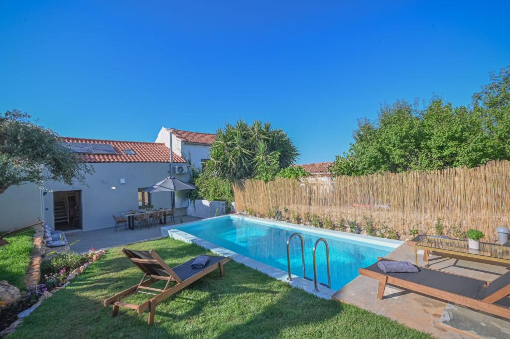 Kefalas Villa | Villa Garifalia with Sauna & Hydromassage