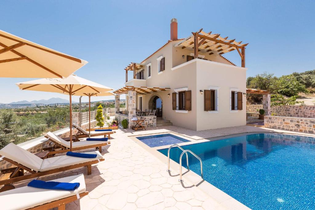 Kirianna Villa | Villa Katifes with Pool, Walk to Amenities & Amazing Views!
