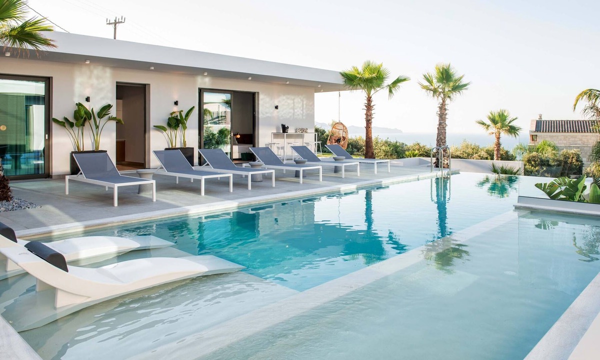 Kissamos Villa | Villa Lydia with a heated indoor pool