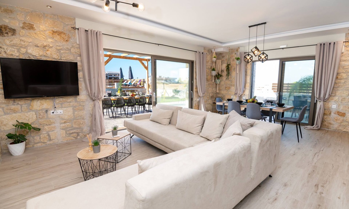 Paralia Kourna Villa | Villa Olympia up to 12-16 pers. 4BR, pool, 400 m. from the long sandy beach