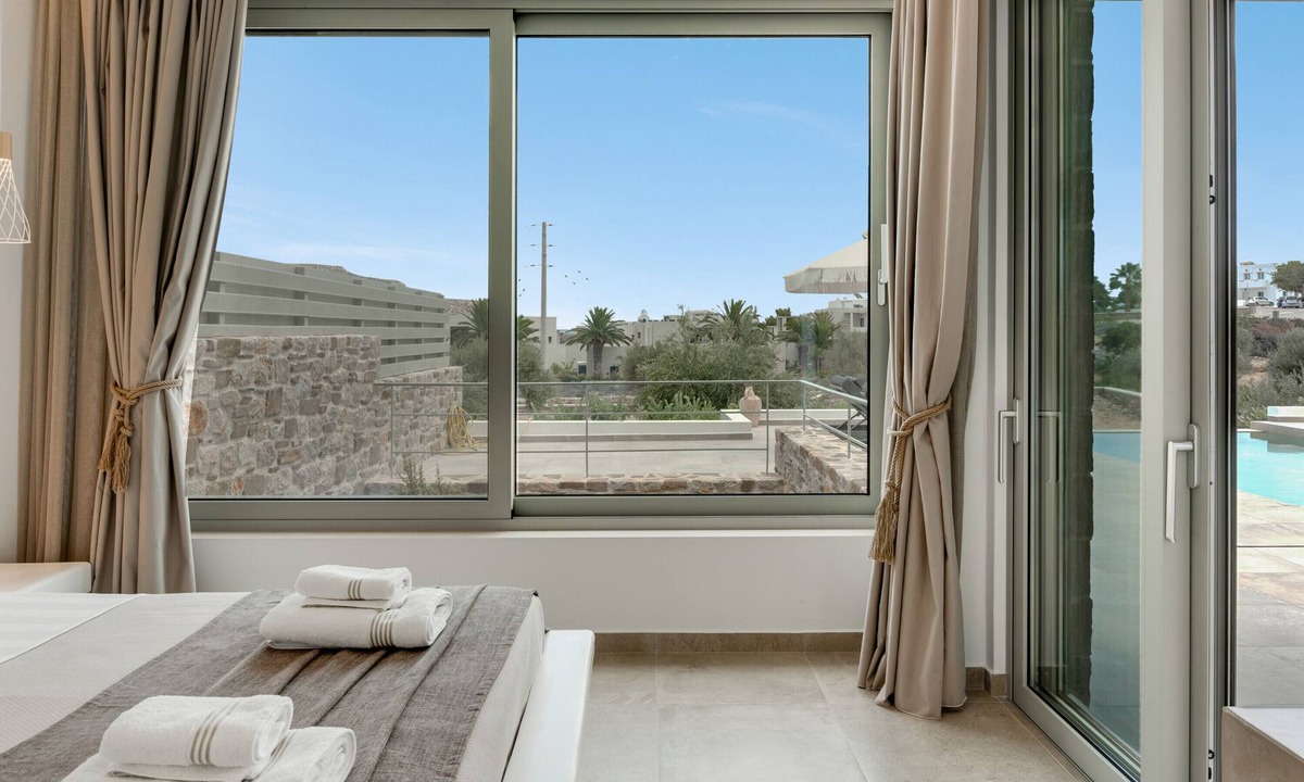 Menetai Villa | Villa 'Orelia Luxury 2' with Private Pool, Wi-Fi and Air Conditioning