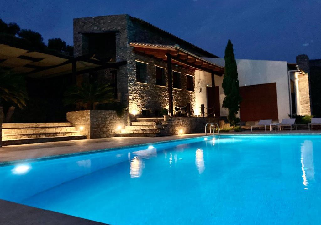 Kymi-Aliveri Villa | Villa Pebbles