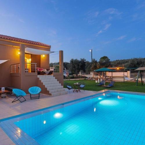 Sternes Villa | Villa Roula 3BR Seaview Villa in Chania