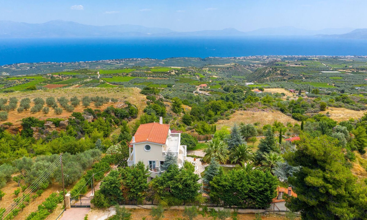 Kato Diminio Villa | Villa Stella: Hill top house outside Kiato town in Korinthos
