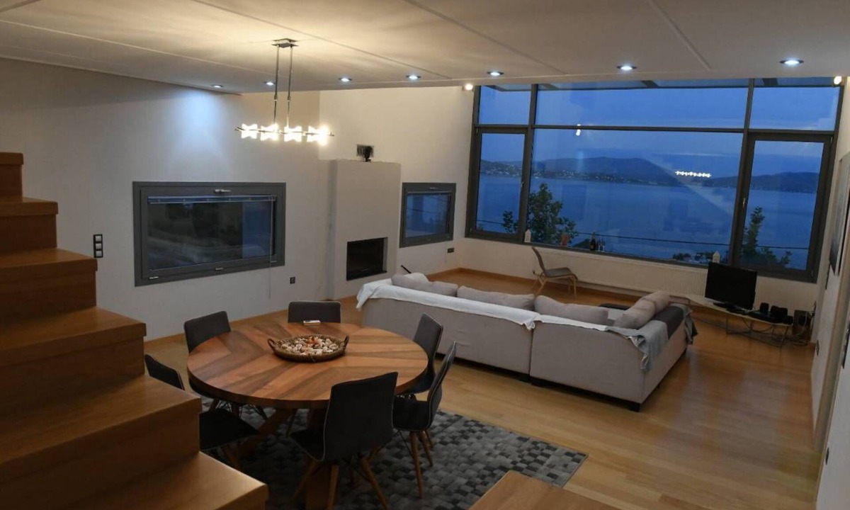 Nea Peramos Villa | Villa with enchanting sea views!