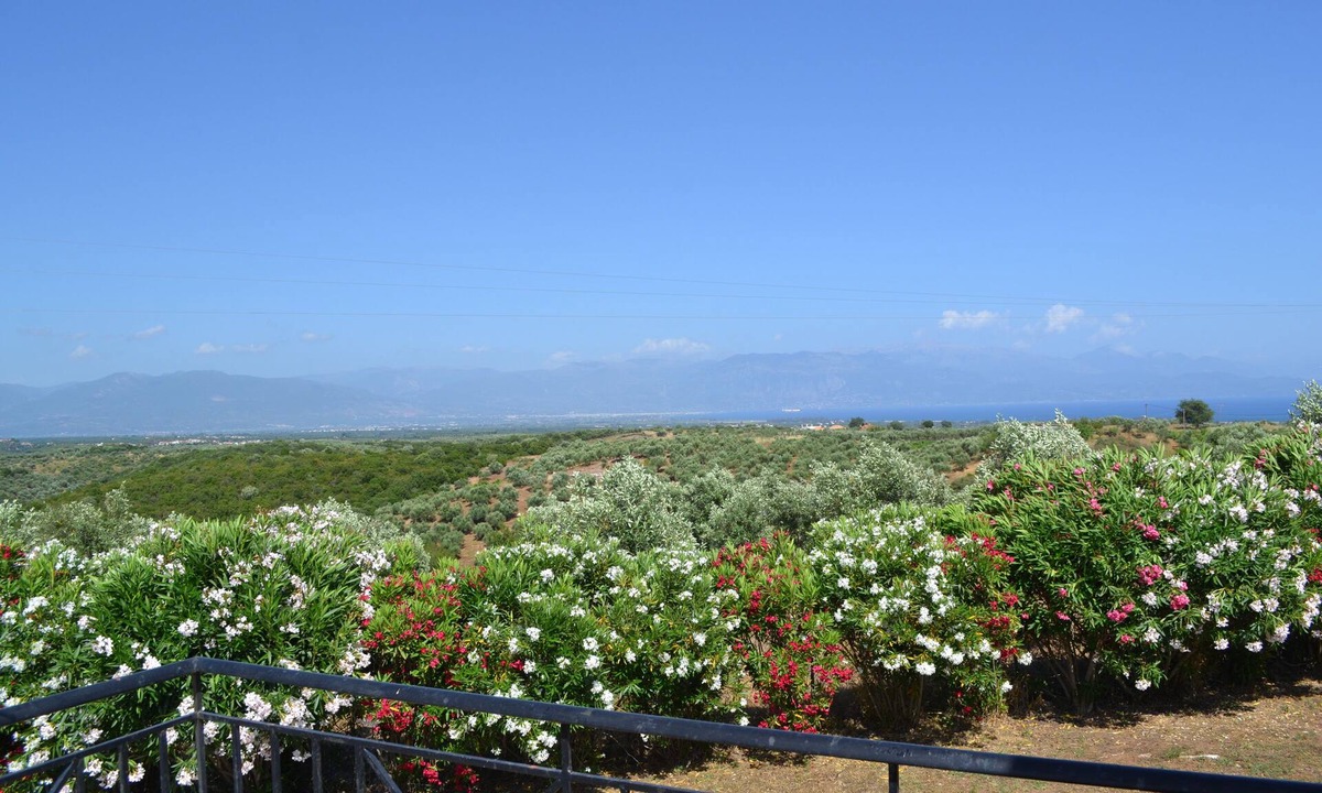 Messini Villa | Villa with terraces and large garden, sea and mountain views - 5mn from the beach