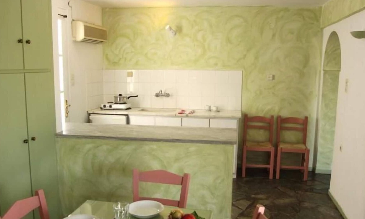 Krotiri House | Villas Georgy (Parikia) House with garden facing the sea