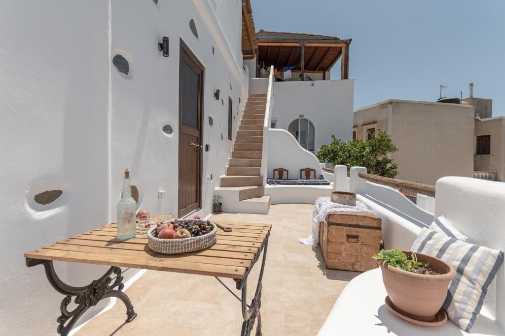 Glinado House | White Luxurious Apartments II