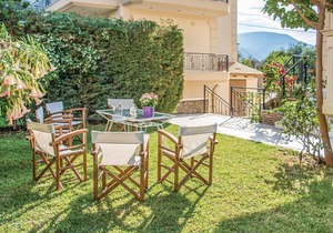 4 bedroom accommodation in Diakopto