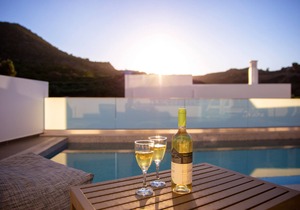 A private and calm Villa for 6ppl with all the comforts 400m from the beach!