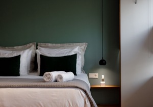 Acropolis Suite II By Urban Stripes