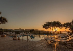 Apartment with pool and Breakfast included