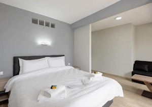 Caravanserai Studio 8