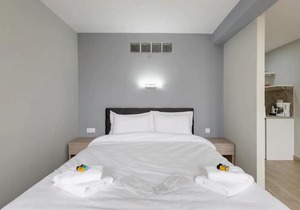 Caravanserai Studio 8