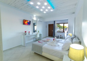 Ftelia Luxury Studios - 'Quattro' (studio 1/2) - built 2017