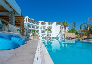 Kouros Home and Suites - Suite with private pool