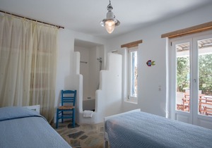 Parasporos: House / Villa - Parasporos