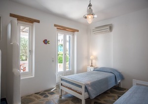 Parasporos: House / Villa - Parasporos