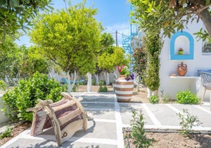 PERIVOLI 4-CHORA(5min away from the center by car)