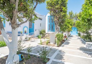 PERIVOLI 4-CHORA(5min away from the center by car)