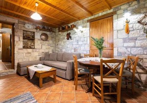 Petalidi Stone House with garden near the beach
