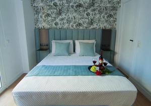 Phaedrus Living Modern Kriel Suites 304