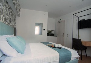 Phaedrus Living Modern Kriel Suites 304