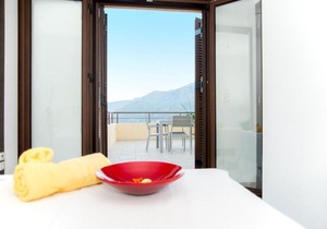 Plum Tree - Exceptional view with pool access