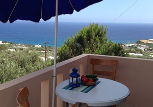 Sea view, close to the beach, well-kept, cozy, newly furnished and renovated