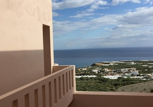 Sea view, close to the beach, well-kept, cozy, newly furnished and renovated