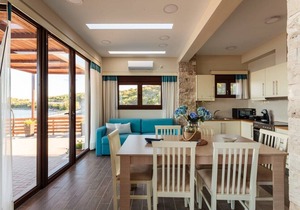 Seaside Summer Bliss - Aurora Luxury Pool Paradise