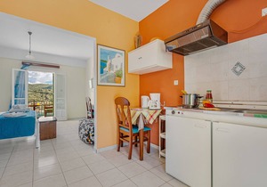 Studio 'Veronis 2' with Sea View, Shared Pool & Wi-Fi