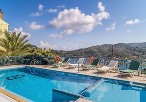 Studio 'Veronis 7' with Sea View, Shared Pool & Wi-Fi