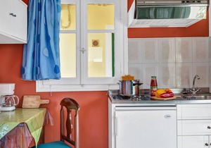 Studio 'Veronis 8' with Sea View, Shared Pool & Wi-Fi