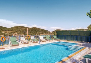 Studio 'Veronis 8' with Sea View, Shared Pool & Wi-Fi