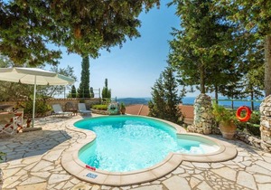 Villa Gallini: Large Private Pool, Walk to Beach, Sea Views, A/C, WiFi