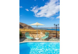 Villa Konstantina: Large Private Pool, Sea Views, A/C, WiFi, Eco-Friendly