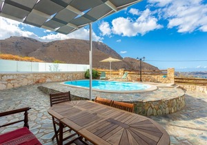 Villa Konstantina: Large Private Pool, Sea Views, A/C, WiFi, Eco-Friendly