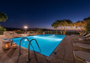Villa with sea view, pool and Breakfast included