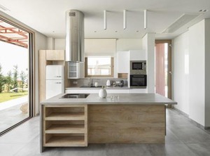 Luria | Elia Nikitis