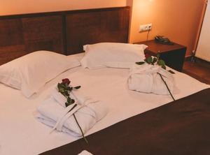 Thea Mainalou | Vitina