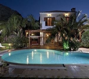 Holiday Chersonissos Persons Bedrooms 