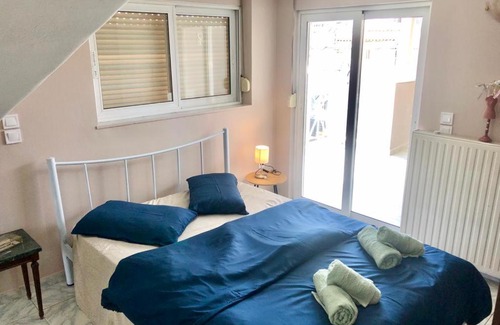 Dafni-Ymittos Apartment | Αυτόνομη μεζονέτα με εσωτερικό τζάκι και μπαλκόνια