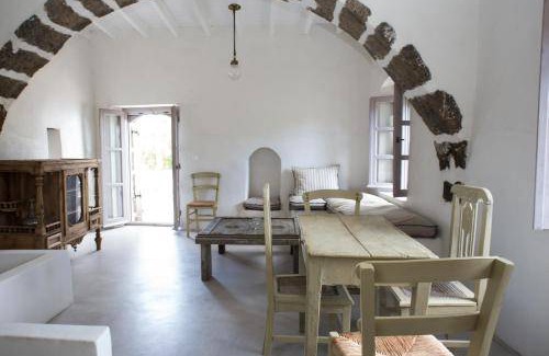 Nisyros House | 100 m² House ∙ 2 bedrooms ∙ 4 guests