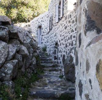 Nisyros House | 100 m² House ∙ 2 bedrooms ∙ 4 guests